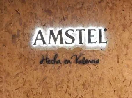 Corpóreo iluminado de Amstel producido por Digital Gold