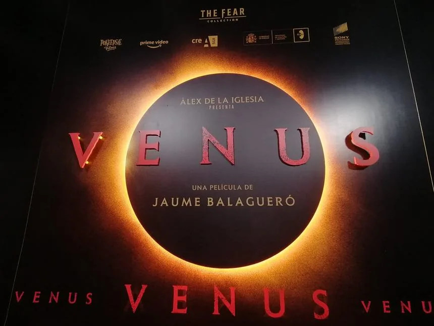 Cartel de campaña para el estreno de la película Venus.