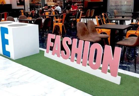 Corpóreos de gran tamaño para evento Fashion