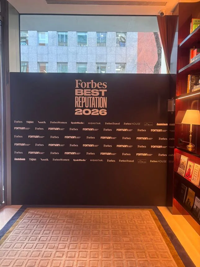 Backdrop de recepción para los premios Forbes Best 2026.