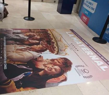 Vinilo de suelo promocional impreso por Digital Gold