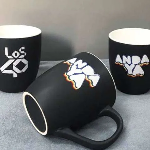 Tazas corporativas personalizadas de LOS40 y Anda Ya producidas por Digital Gold