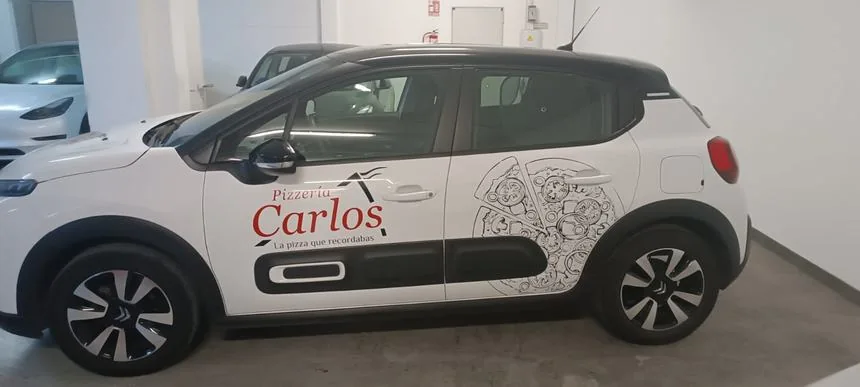 Rotulación de vehículo con vinilo personalizado para Carlos.