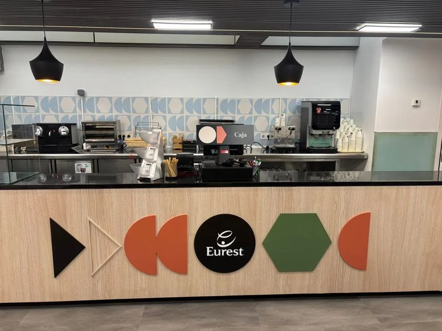 Rotulación de mostrador y espacio corporativo para Eurest.