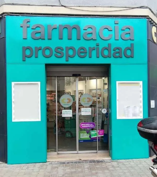 Rótulo y rotulación de fachada de Farmacia Prosperidad realizada por Digital Gold