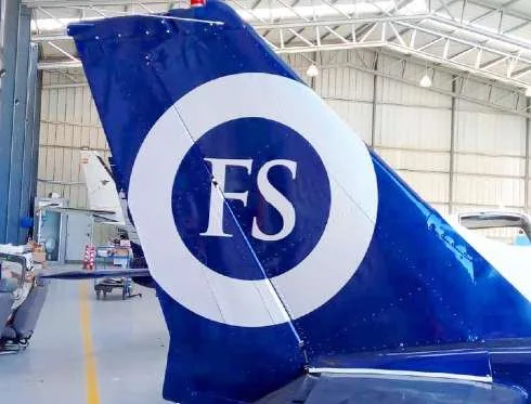 Rotulación de cola de avión realizada por Digital Gold