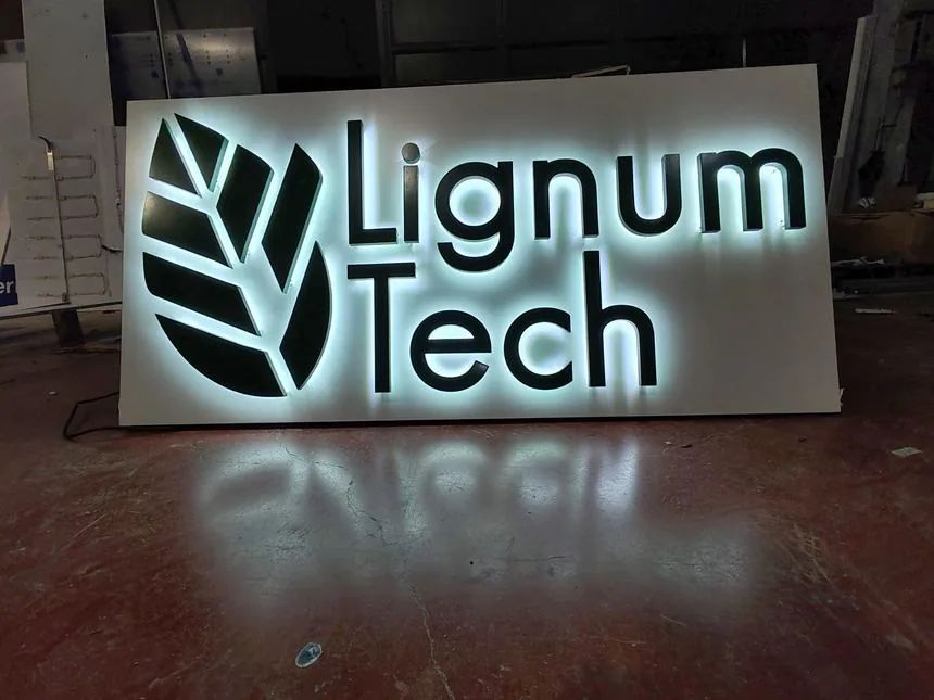 Rótulo corpóreo iluminado para Lignum Tech.