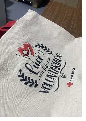 Bolsa de tela serigrafiada para Cruz Roja, producida por Digital Gold