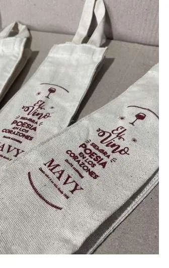 Bolsas de tela serigrafiadas para la bodega MAVY, producidas por Digital Gold