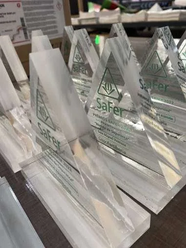Trofeos de metacrilato cortados a láser por Digital Gold