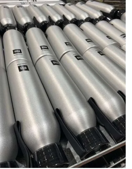 Botellas metálicas personalizadas con logotipo de Xiaomi, producidas por Digital Gold